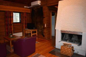 Фото номера Дом с 3 спальнями Курортные отели Pyhän Asteli Log Cottages г. Пухатунтури 2